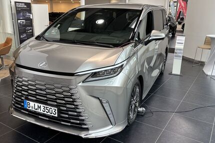 Lexus LM 3.000 km 119.990 € Berlin 13403