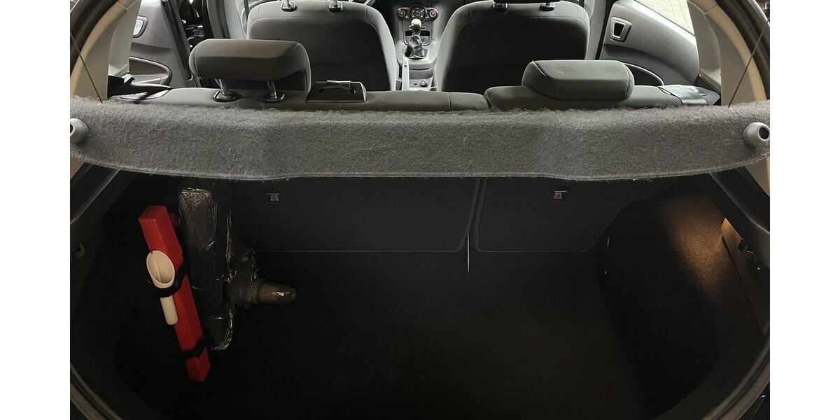 Ford Fiesta 104.950 km 5.200 € Berlin 10178