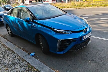 Toyota Mirai 85.000 km 8.999 &euro; Berlin 10585