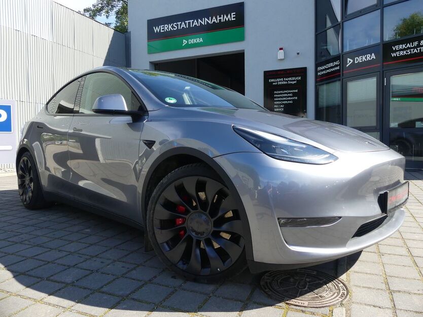 Tesla Model Y 27.979 km 42.600 € Berlin 13156