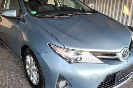 Toyota Auris 157.631 km 7.900 € Berlin 12277