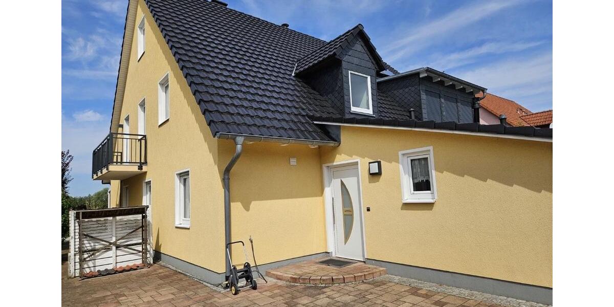 Neuwertige Doppelhaushälfte mit 4 Zimmern 4 zimmer