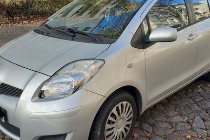 Toyota Yaris 71.500 km 5.750 &euro; Berlin 10315