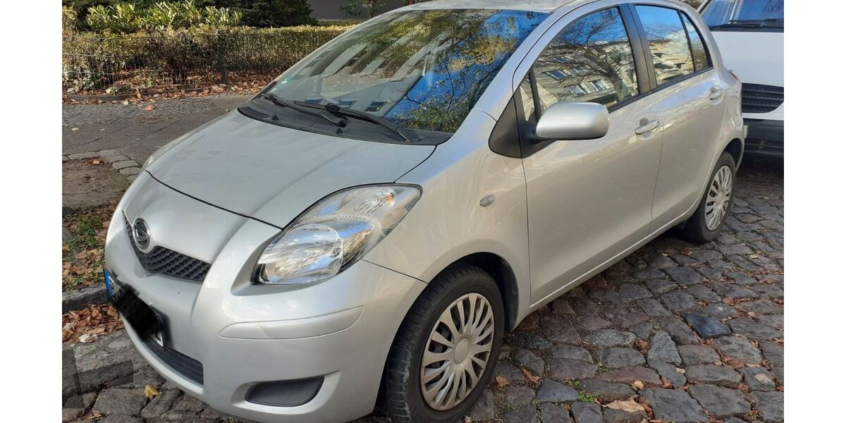 Toyota Yaris 71.500 km 5.750 &euro; Berlin 10315