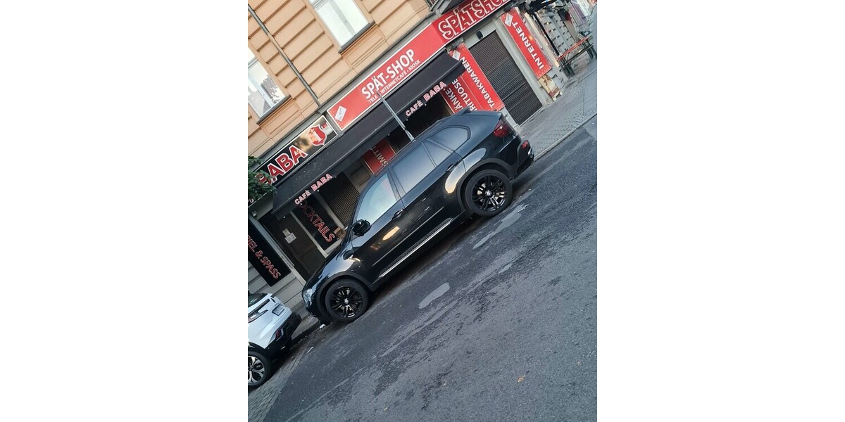 BMW X5 211.000 km 11.000 &euro; Berlin 10178