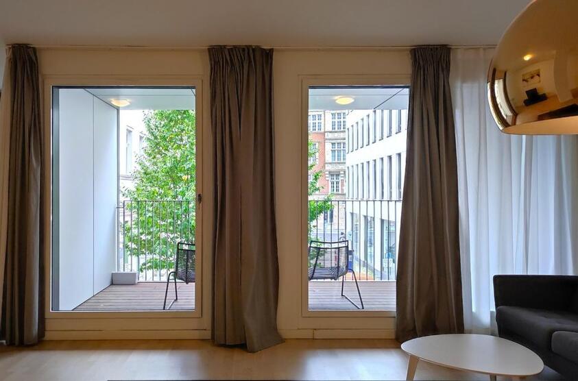 Luxus im Zentrum: ruhige Wohnung mit Pool, Sauna und Gym zimmer