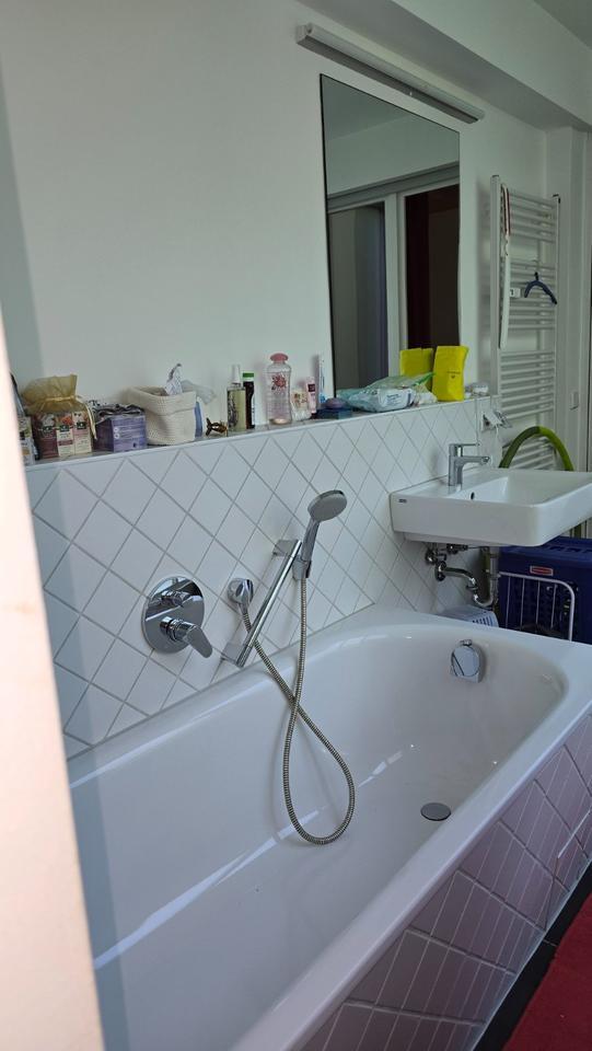 Provisionfrei ! Stunning 2-Bedroom Flat with Lake View & Pool