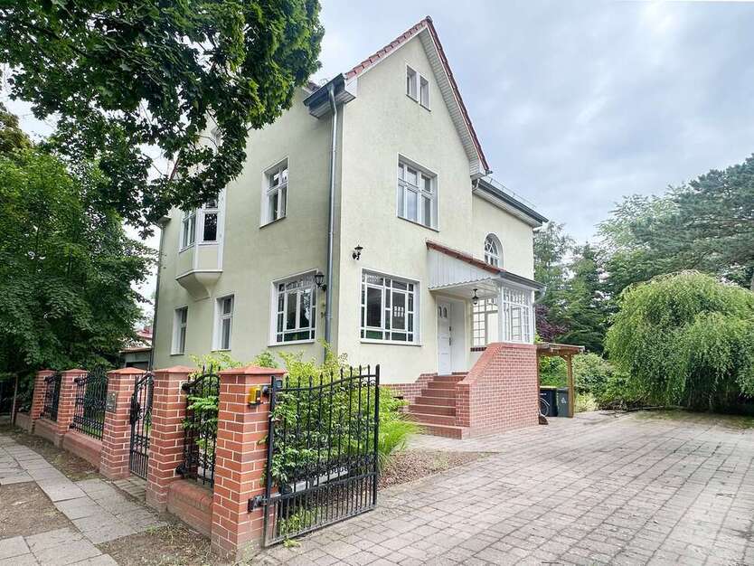 Haus zum Mieten in Berlin 3.900 € 320 m²