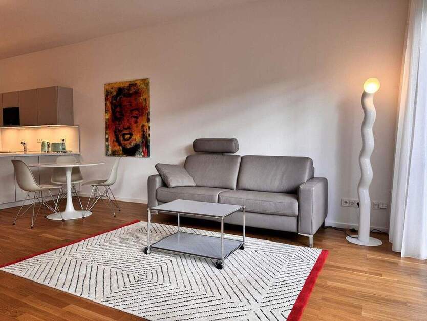 Neubau Kudamm . Olivaer Platz . MÖBLIERT . EBK . HWR . Loggia . Gäste-WC . 3 m Decke 2 zimmer