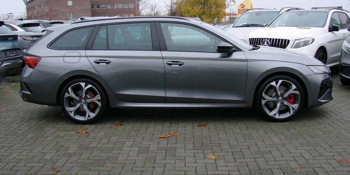 Skoda Octavia RS 2.0TSi AHK ACC LED Kamera 4.466 km 36.980 &euro; Falkensee 14612