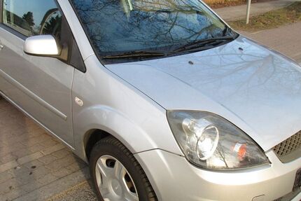 Ford Fiesta 129.000 km 1.650 &euro; Berlin 12357
