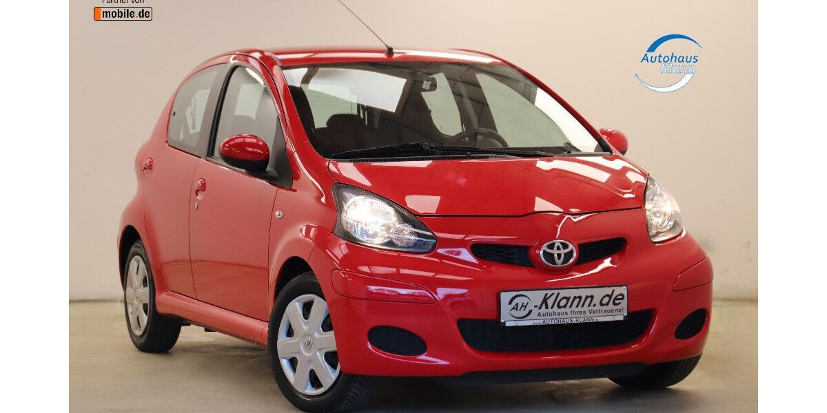 Toyota Aygo (X) 86.508 km 7.499 &euro; Teltow 14513