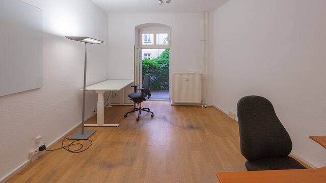 Abschließbares Büro mit Balkon, ruhig, Toplage - All-in-Miete