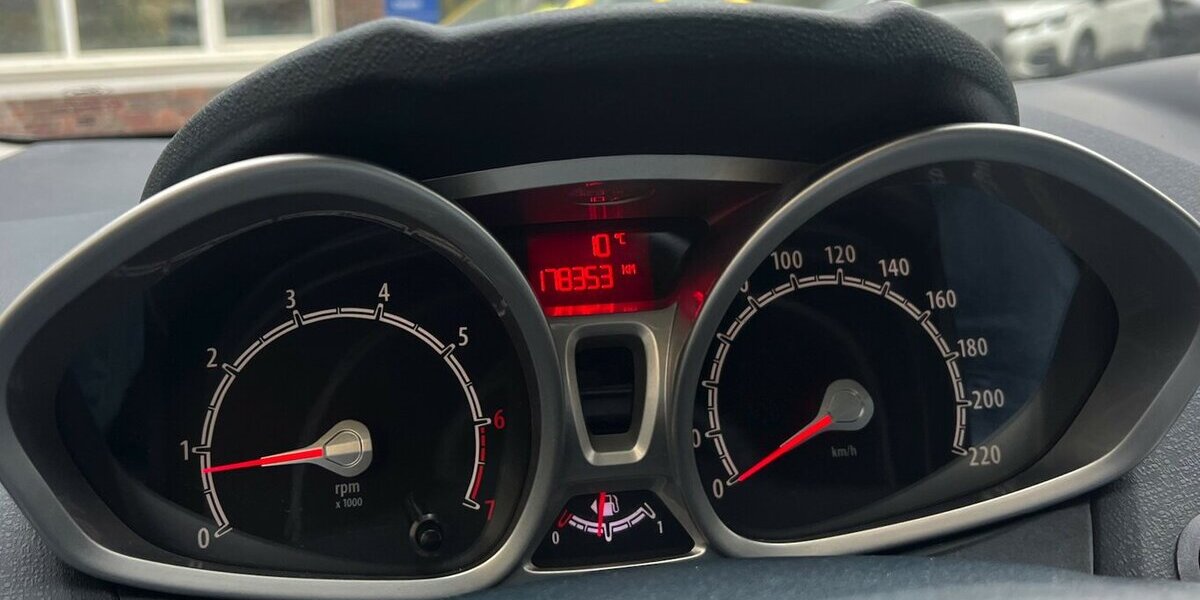 Ford Fiesta Titanium*Keyless*PDC*LED*Tel.*Chrom*GAS* 178.353 km 4.490 &euro; Berlin 13187