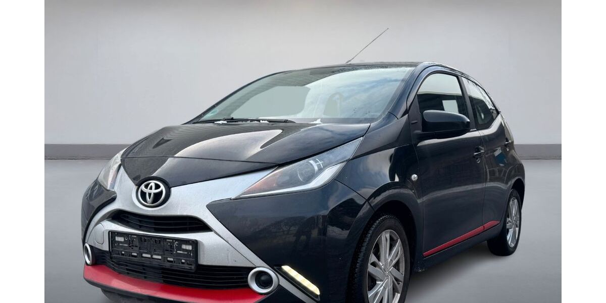 Toyota Aygo (X) 48.900 km 7.990 &euro; Berlin 12277