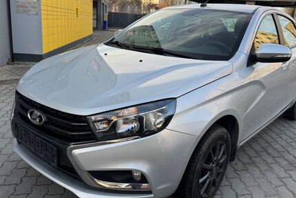 Lada Vesta 97.000 km 4.999 &euro; Berlin 13055