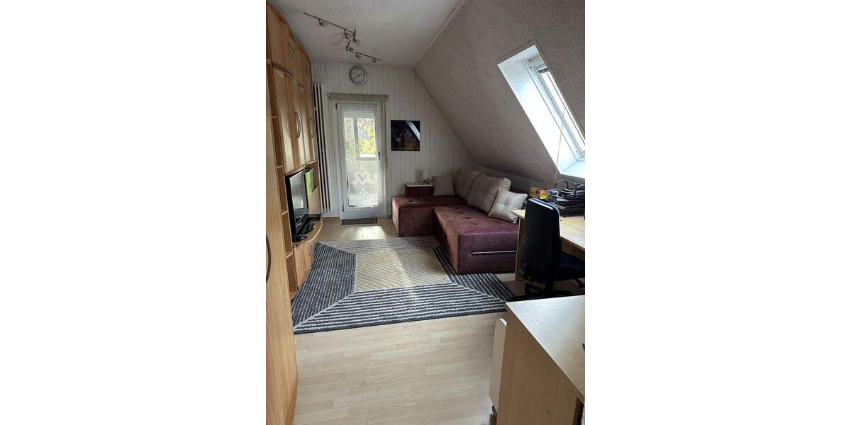 Großzügiges Einfamilienhaus (Mehrgenerationenhaus) in verkehrsberuhigter Seitenstraße 8 zimmer