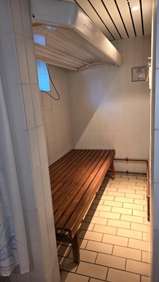 Provisionfrei ! Stunning 2-Bedroom Flat with Lake View & Pool