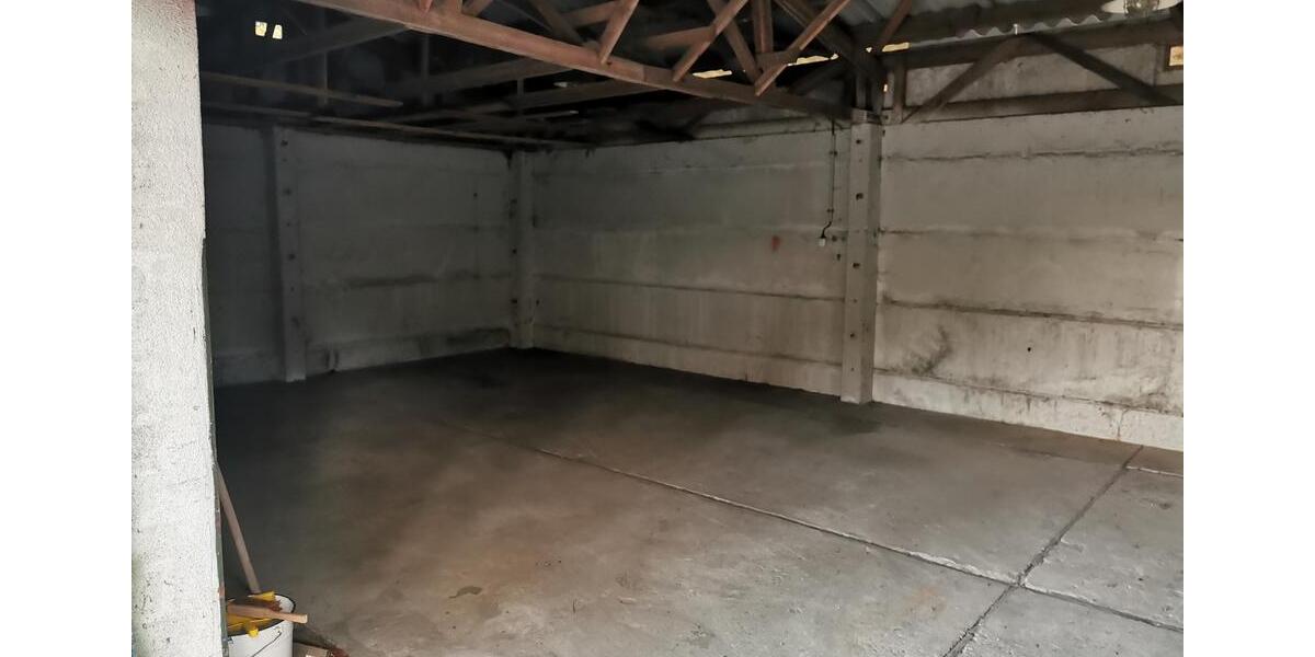 Lagerhalle u. Außenflächen (Halle 85qm, Fläche 2.000qm) zimmer