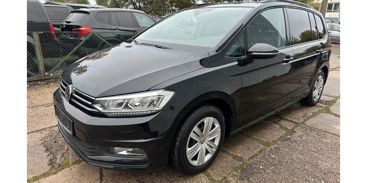 VW Touran 164.000 km 15.300 &euro; Berlin 12277