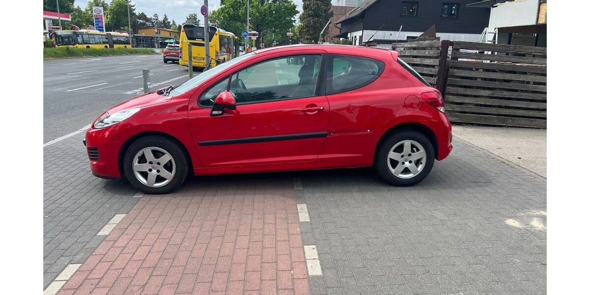 Peugeot 207 174.000 km 1.690 &euro; Berlin 12349