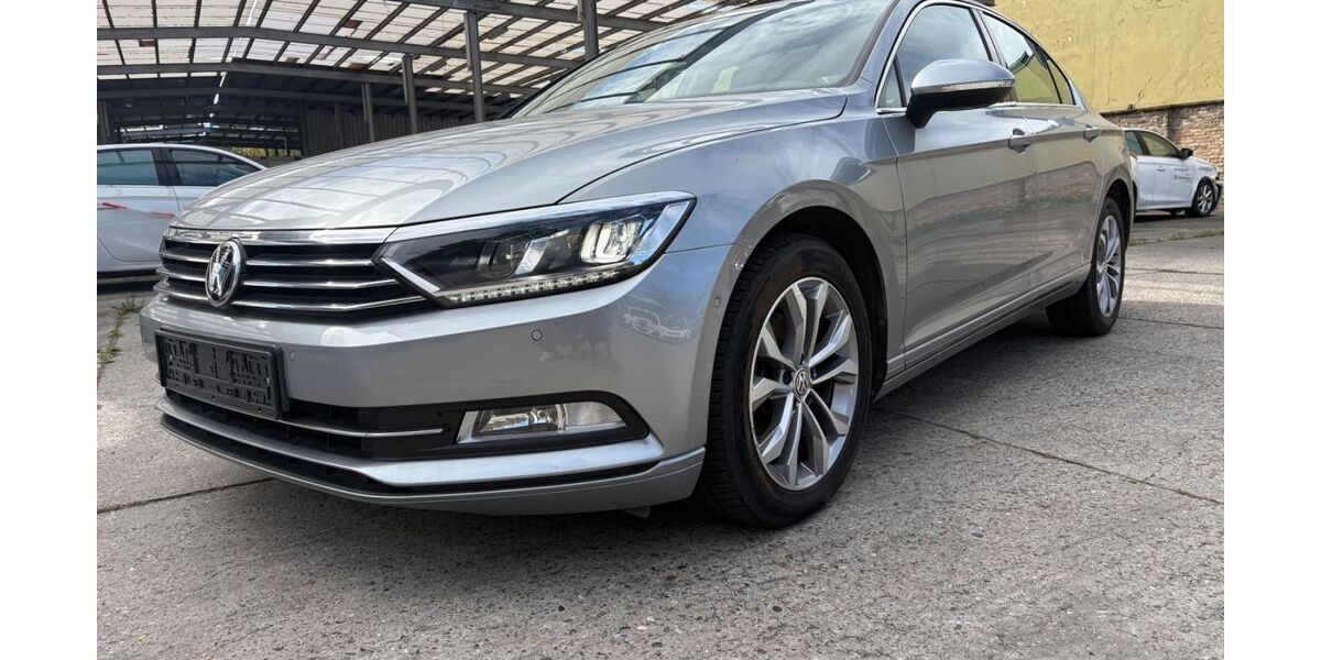 VW Passat 74.000 km 17.990 &euro; Berlin 12099