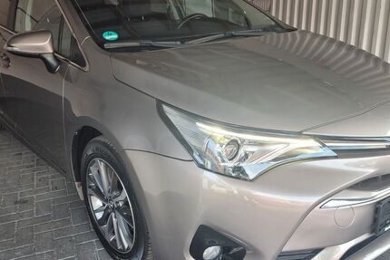 Toyota Avensis 99.755 km 11.900 &euro; Berlin 12277
