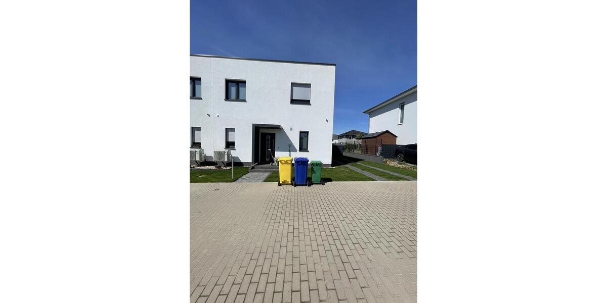 Doppelhaushälfte Ludwigsfelde - 4 Zimmer, 130 m&sup2;, 2.200&euro; | Angebot:26440075