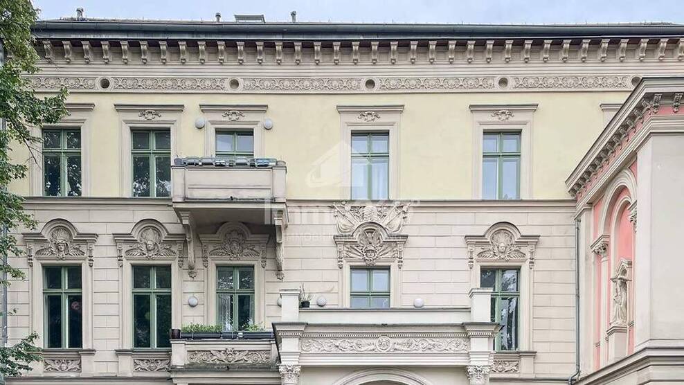 Gepflegte Büroeinheit in denkmalgeschütztem Altbau in erstklassiger Lage