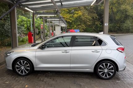 Hyundai i30 92.000 km 10.299 &euro; Potsdam 14469
