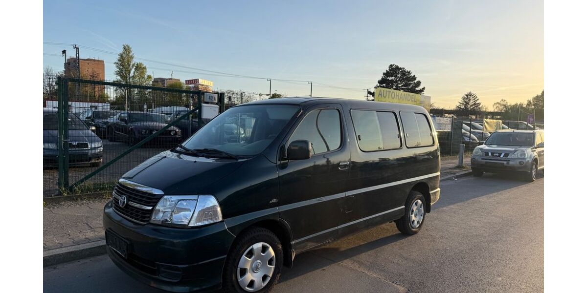 Toyota Hiace 211.000 km 6.499 &euro; Berlin 13597