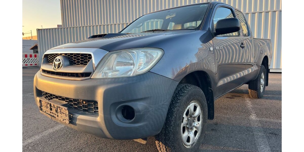 Toyota Hilux 448.000 km 6.990 &euro; Berlin 12057