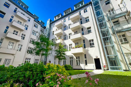 Unser kleines Erdgeschoss-Juwel: Wertig sanierte 2-Zimmer-Wohnung mit Stuck, Wohnküche, Terrasse 2 zimmer