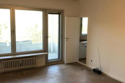 Helle, renovierungsbedürftige 1-Zimmer-Wohnung mit Balkon 1 zimmer