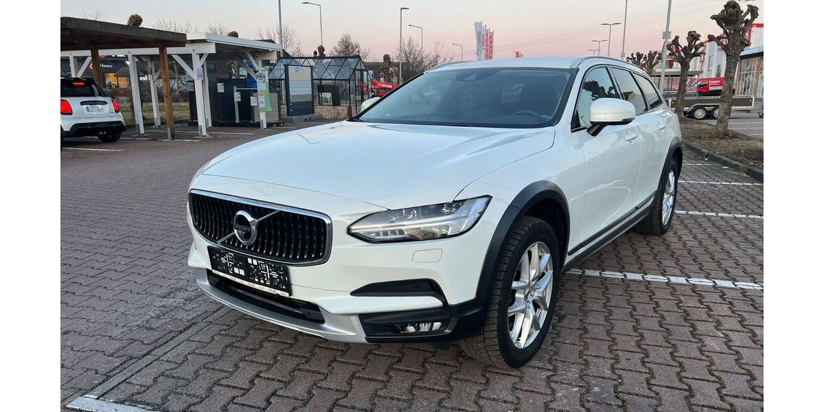 Volvo V90 Cross Country 146.000 km 17.000 &euro; Mahlow 15831