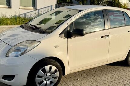 Toyota Yaris 166.000 km 2.590 &euro; Berlin 12357