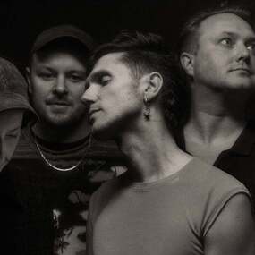 Low Island - bird UK & EU Tour 01.11.2025 Prachtwerk