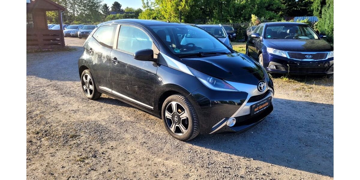 Toyota Aygo (X) 30.000 km 7.390 &euro; Berlin 13127