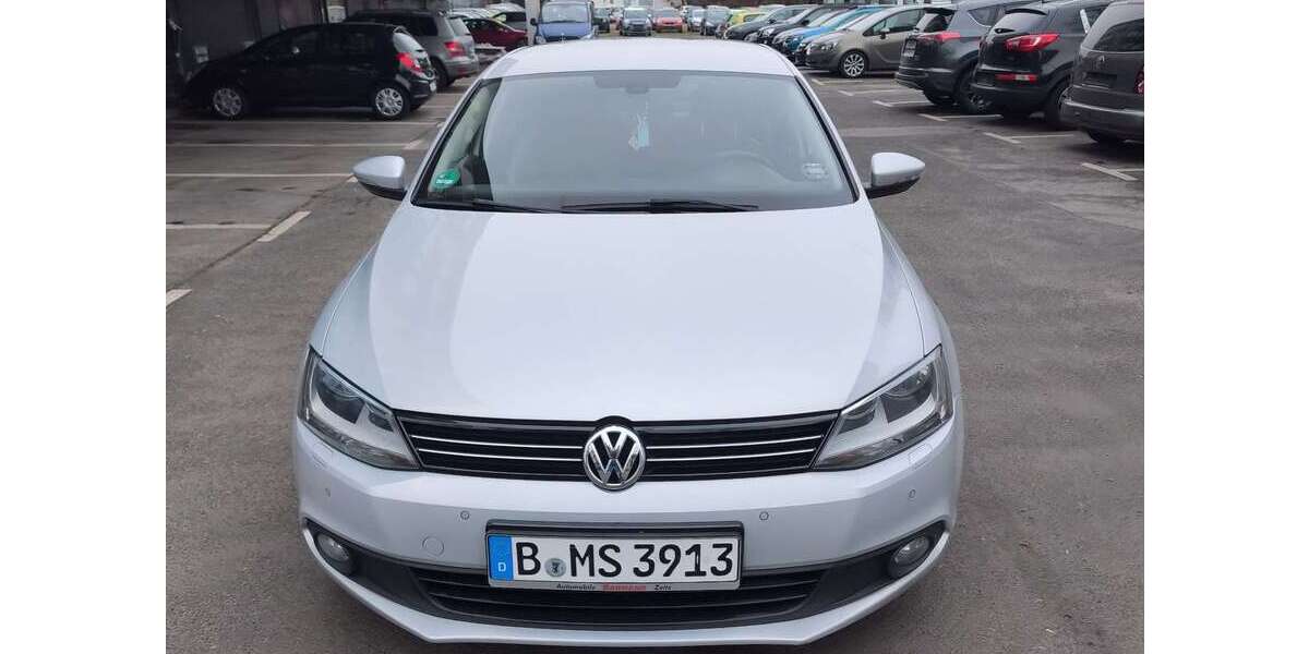 VW Jetta 140.000 km 7.499 € Berlin 12249