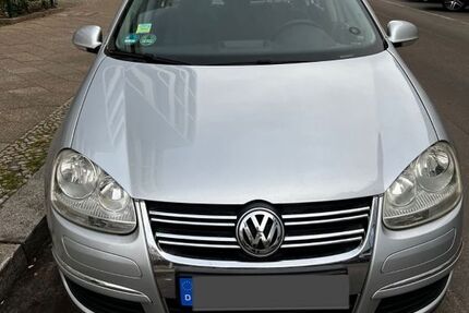 VW Jetta 83.000 km 4.999 € Berlin 10787