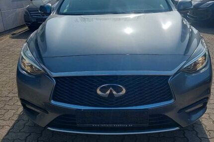 INFINITI Q30 132.319 km 8.988 &euro; Berlin 14050