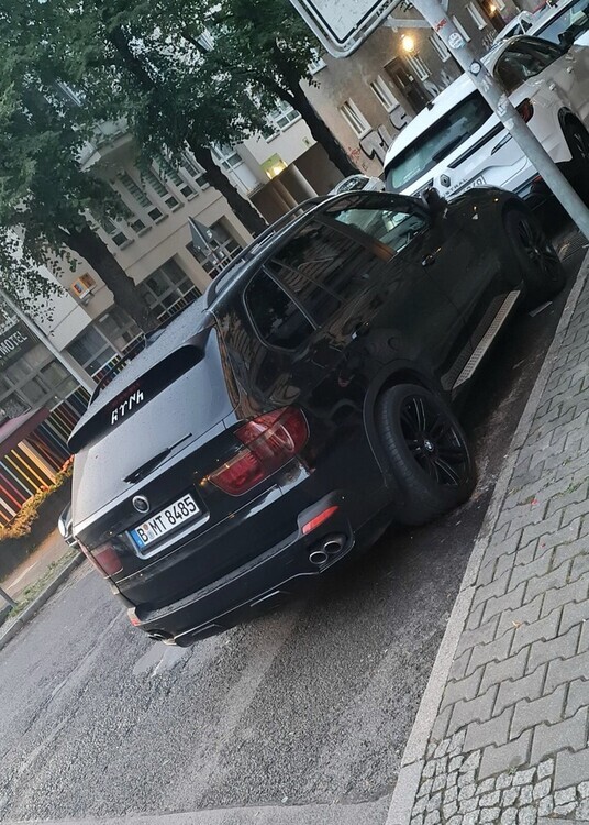 BMW X5 211.000 km 11.000 € Berlin 10178