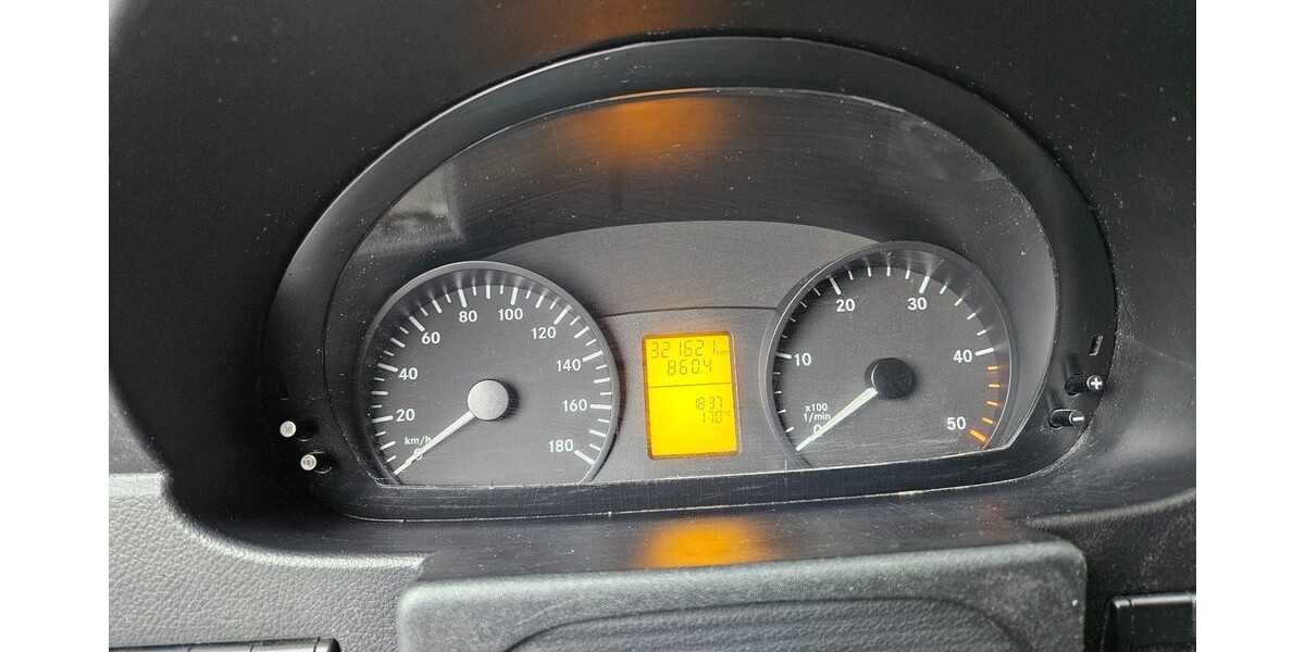 Mercedes-Benz Sprinter 3,5-T Kasten 321.100 km 7.497 € Berlin 10178