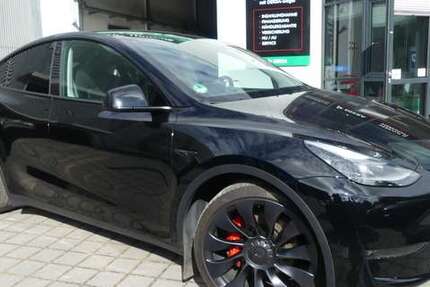 Tesla Model Y 34.586 km 43.800 € Berlin 13156