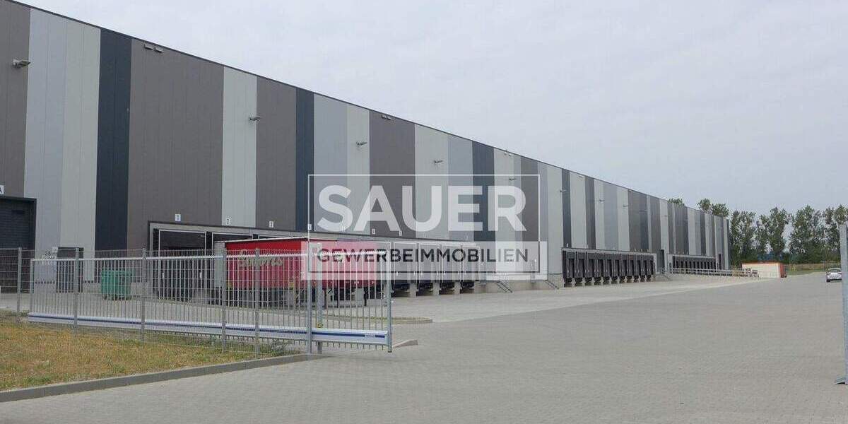 8.400 m² Logistikhalle mit 11 Rampendocks zzgl. 700 m² Bürotrakt *2928* zimmer