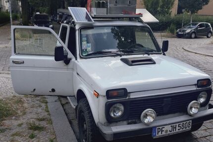 Lada Niva 83.500 km 8.900 &euro; Berlin - Pankow 13189