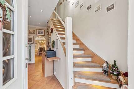 Haus zum Kaufen in Hennigsdorf 430.000 € 127 m² 5 zimmer