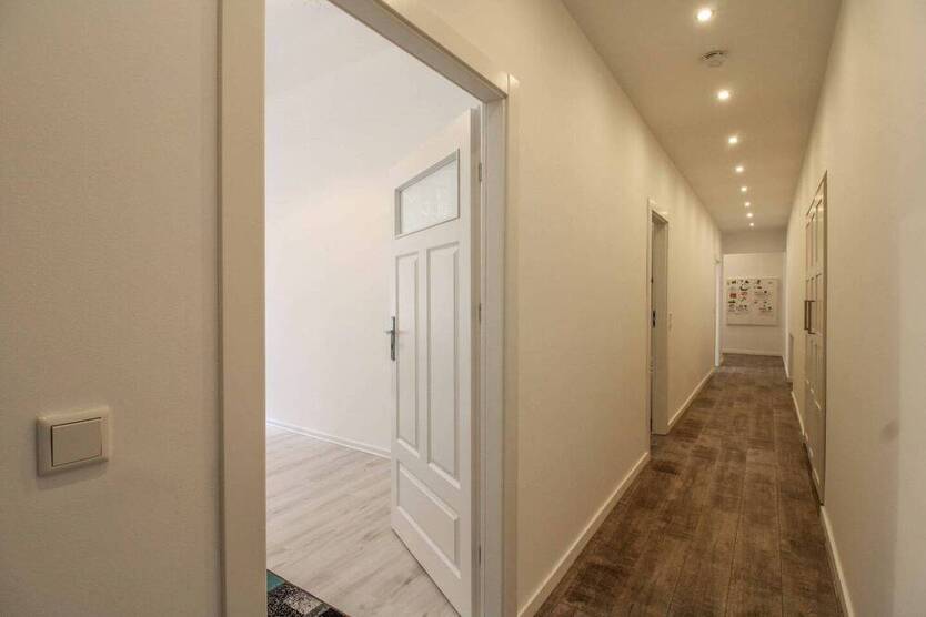 Stilvolle 4-Zimmer-Erdgeschoßwohnung mit Gartenfläche im Herzen Berlins (2019 modernisiert)