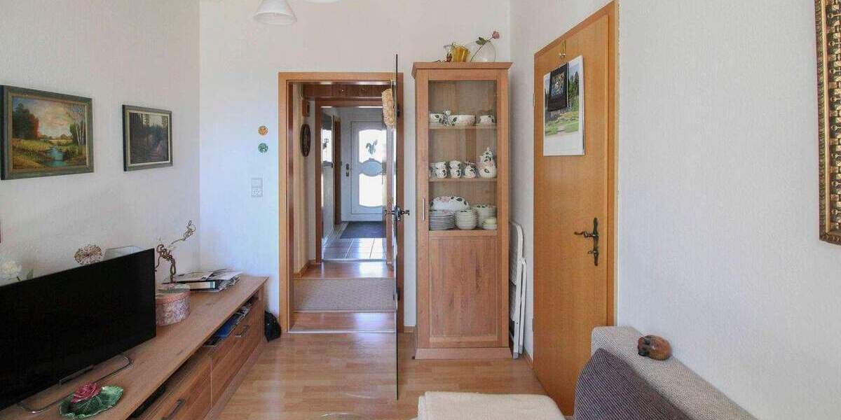 Familienfreundliches, bezugsfreies Einfamilienhaus mit großem Garten und beheiztem Wintergarten 4 zimmer