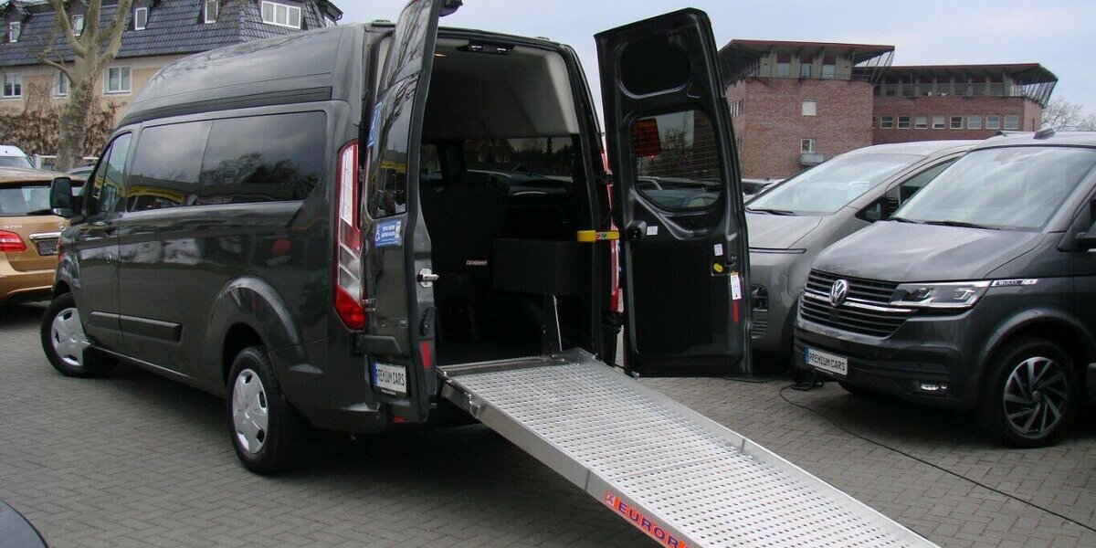Ford Transit Custom Titanium 320 L2 H2 Behindertengerec 46.628 km 39.990 &euro; Falkensee 14612